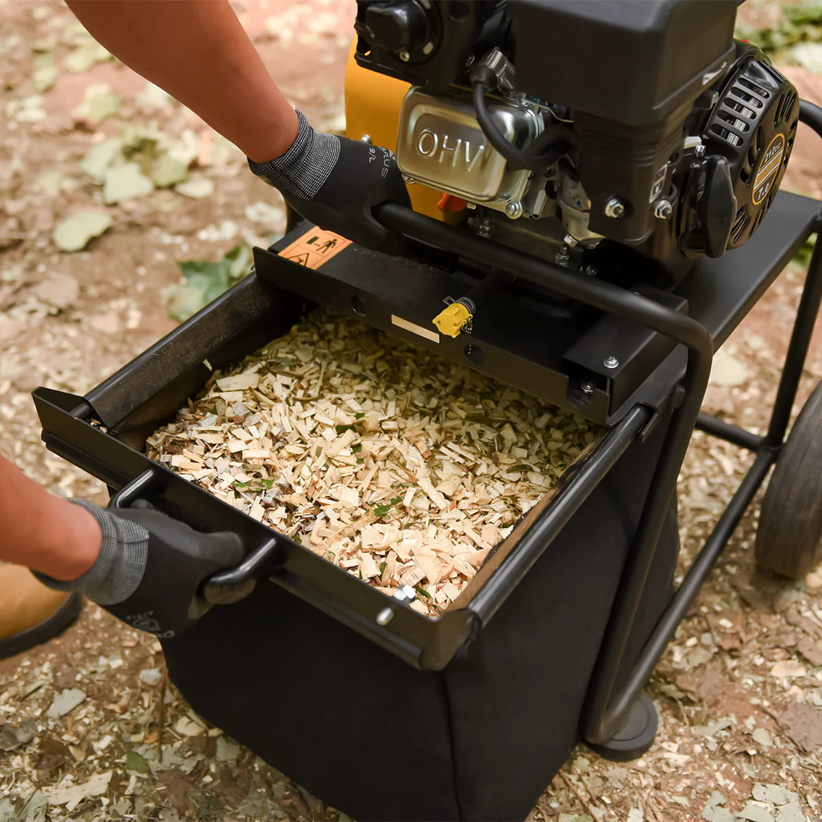 212cc 7hp Gas Powered 3" Wood Chipper with Collection Bag, GC75 - Image 2